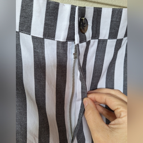 Urban Outfitters Ankle Womens Grey/White Pinstriped Pants. Stretchy. Size 8 - Picture 3 of 7